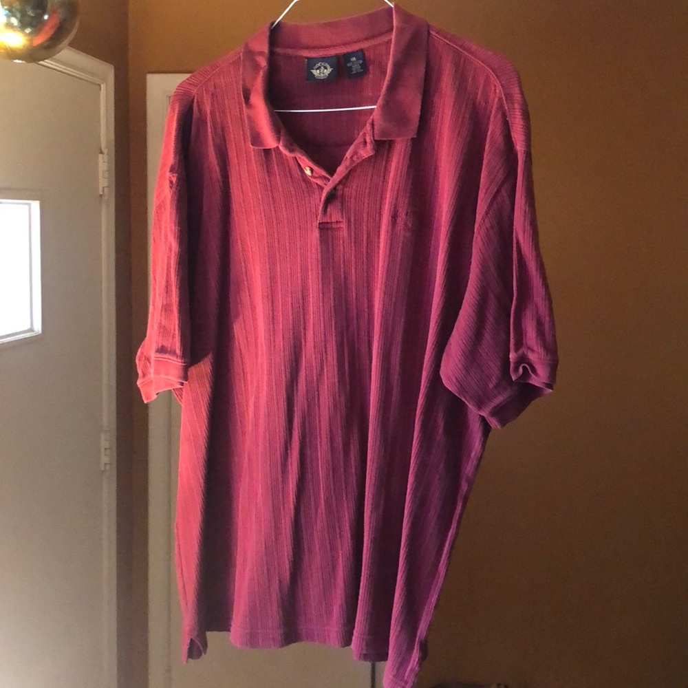 Men’s 100% cotton polo shirt .